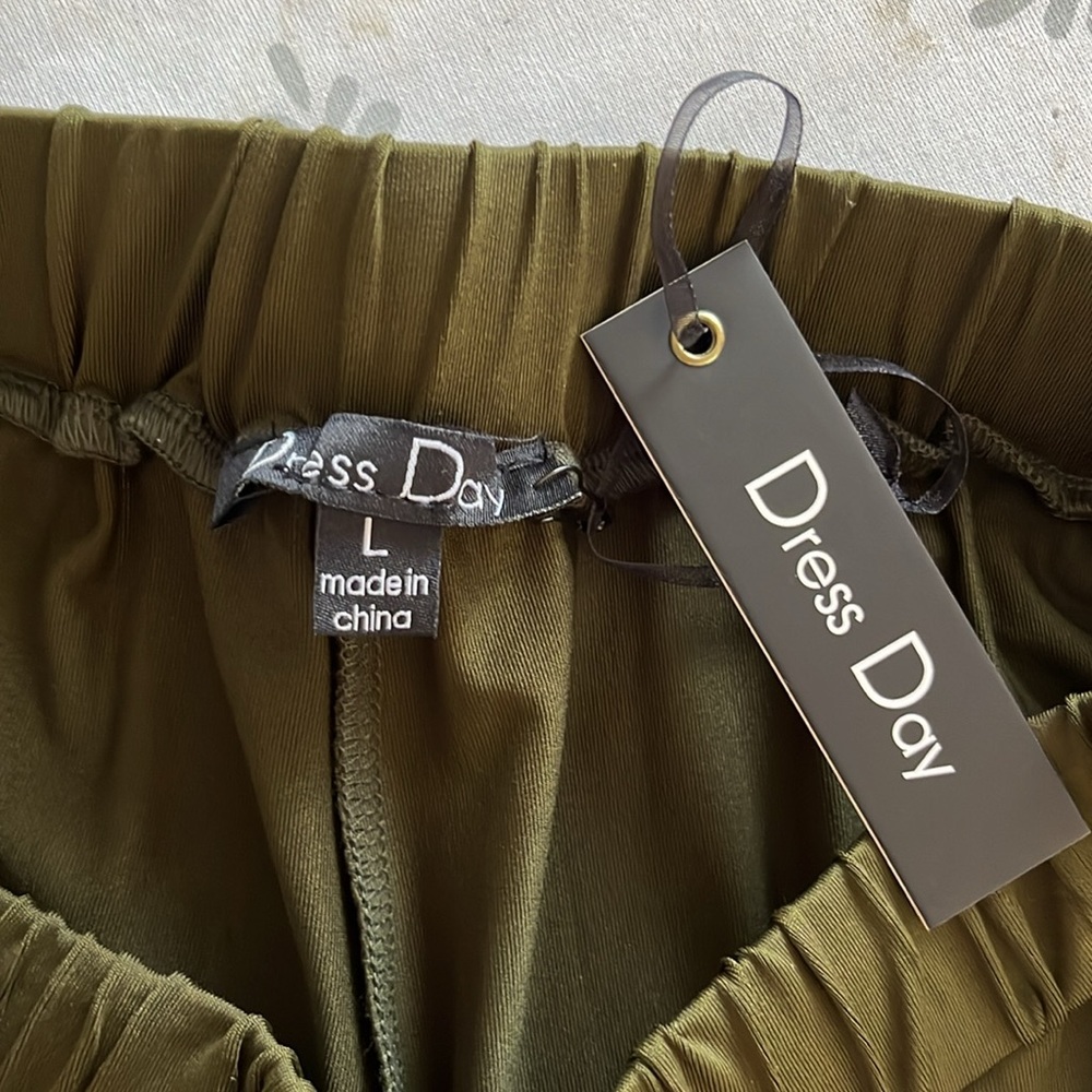 NWT Olive Green Two-Piece Set Crop Top & Flowy Pants by Dress Day - Picture 4 of 7